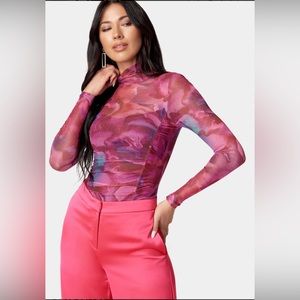 BEBE PRINTED RUCHED BODYSUIT. Perfect condition. Never worn.